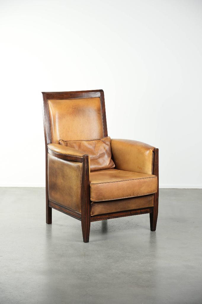 Art Deco fauteuil van schapenleer gecombineerd met hout, Huis en Inrichting, Fauteuils, Ophalen, Gebruikt, ., 75 tot 100 cm