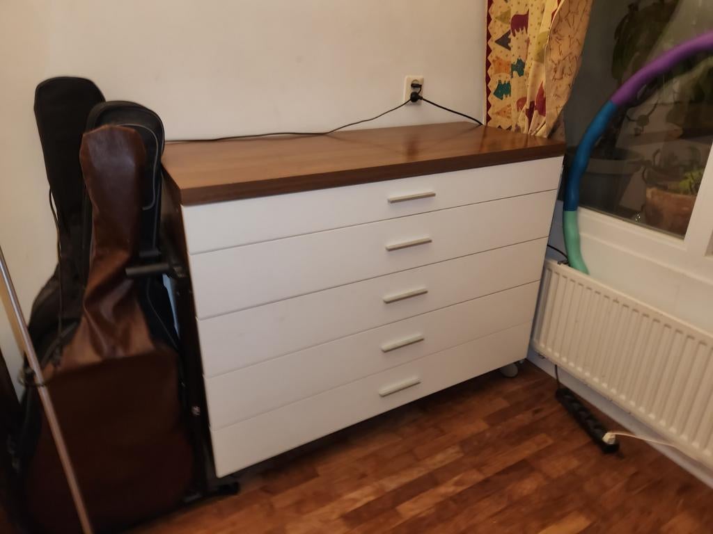 Mooie grote commode/ladekast op wielen, Huis en Inrichting, Kasten | Ladekasten, Ophalen, 100 tot 150 cm, 5 laden of meer, Zo goed als nieuw