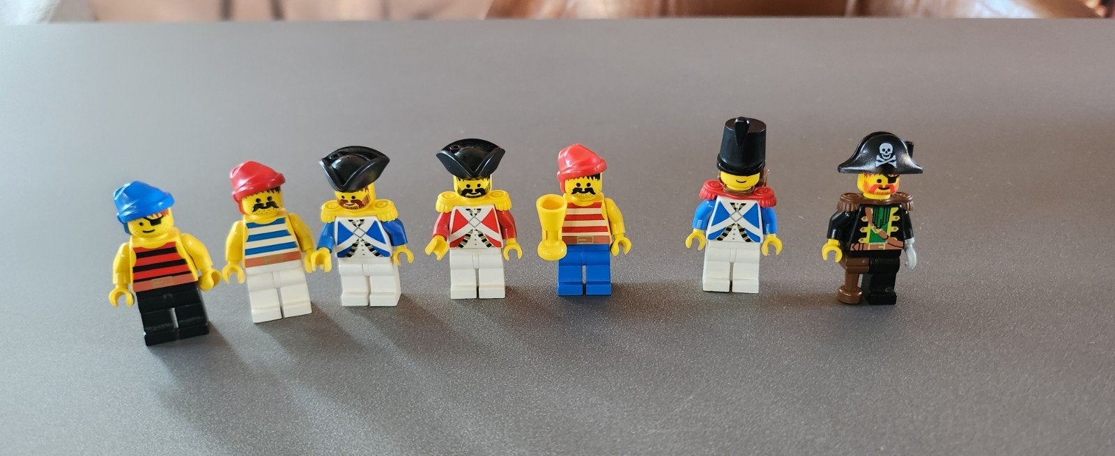 Lego poppetjes, Verzenden