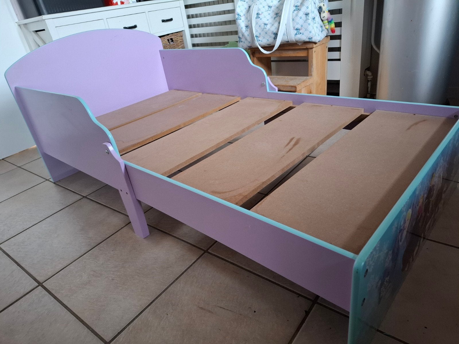 Disney Frozen kinderbed - paars/blauw, Kinderen en Baby's, Ophalen, Gebruikt, 70 tot 85 cm, Lattenbodem