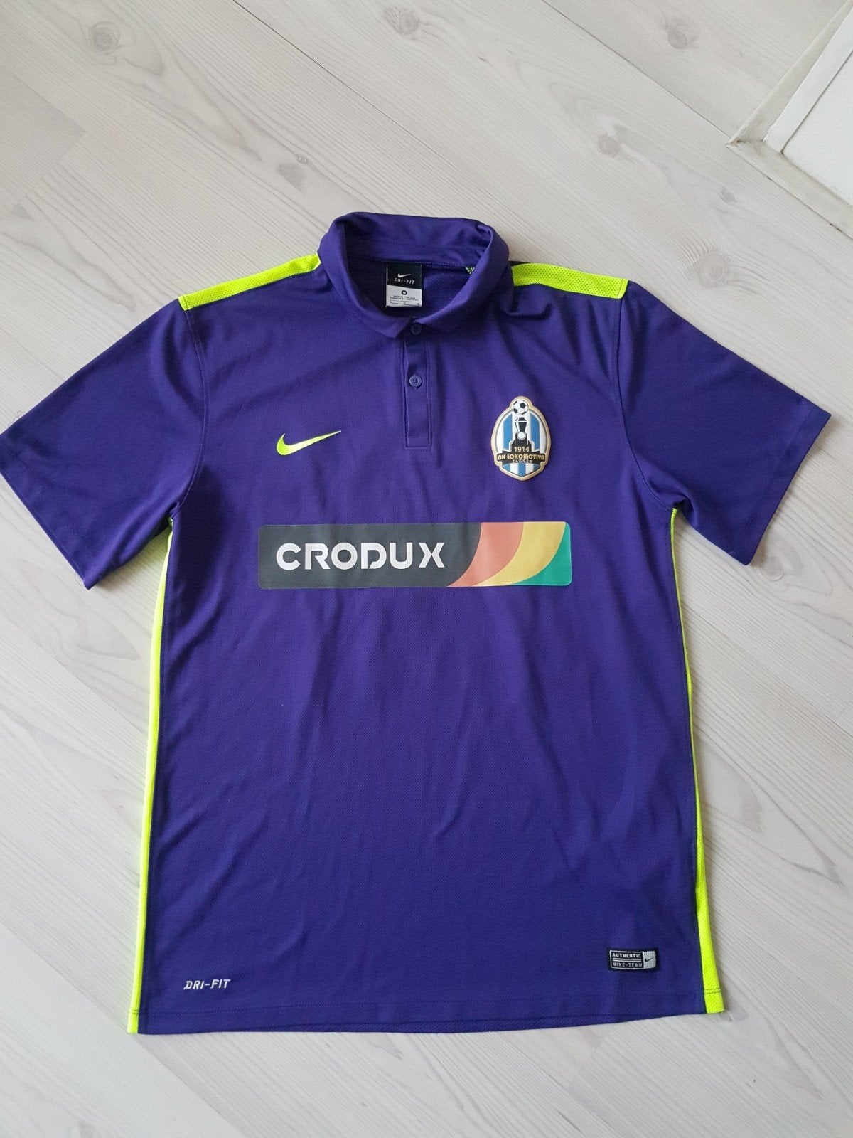 Locomotiv Zagreb awayshirt in size medium, Ophalen of Verzenden, Zo goed als nieuw, Shirt