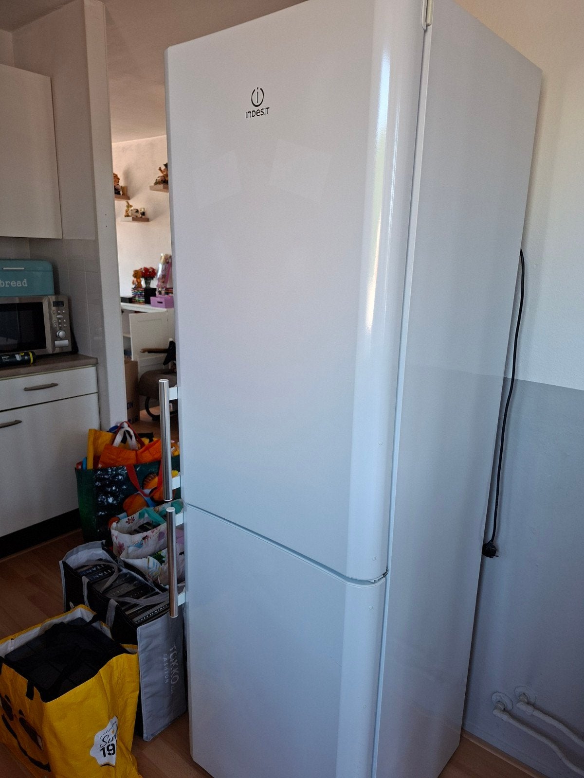 Indesit Koelkast met Vriezer - Wit, Goede Staat, Witgoed en Apparatuur, Koelkasten en IJskasten, Ophalen, Gebruikt, 60 cm of meer