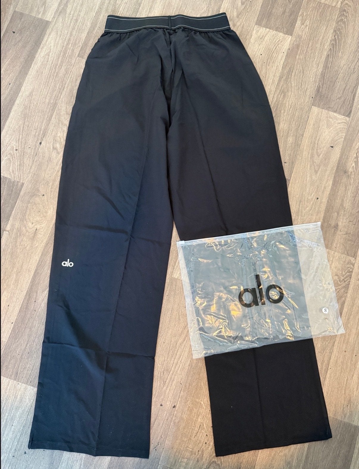 Alo Yoga Broek Zwart Maat S, Verzenden, Nieuw, Maat 36 (S), Zwart