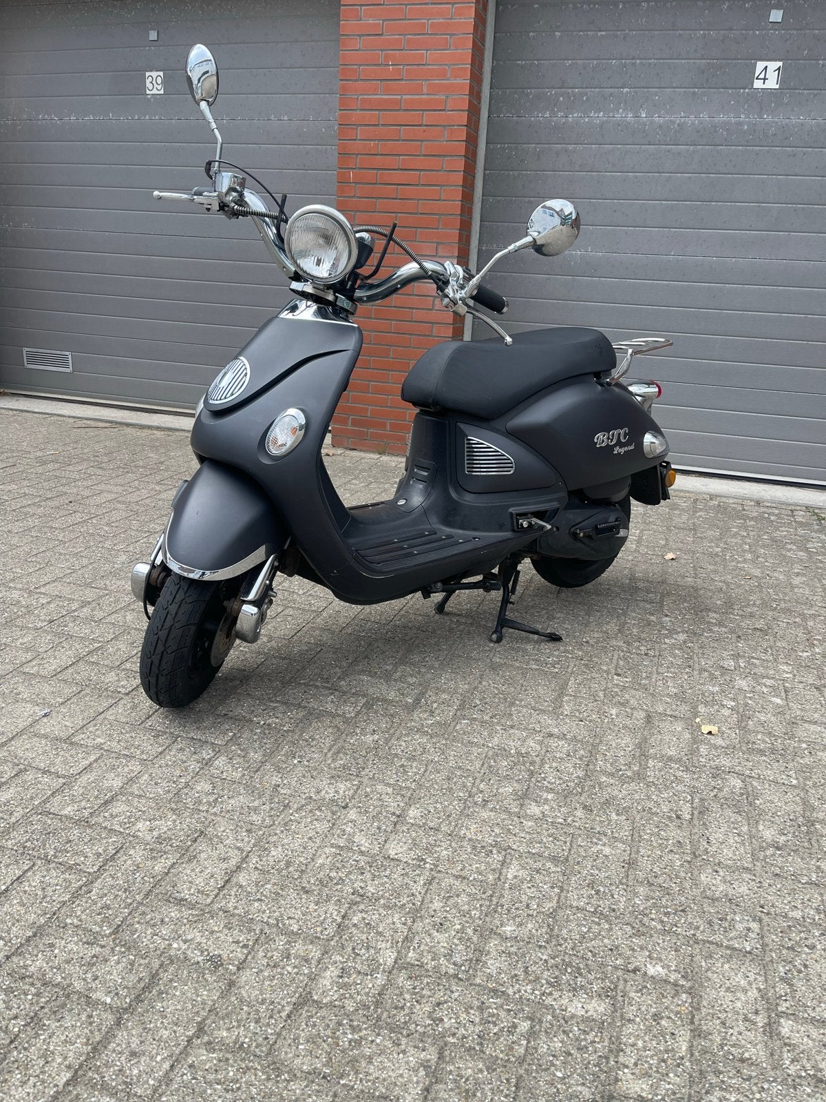 BTC Legend 25km snorscooter uit 2020 - Grijs, Fietsen en Brommers, Snorfietsen en Snorscooters, Ophalen of Verzenden, Gebruikt