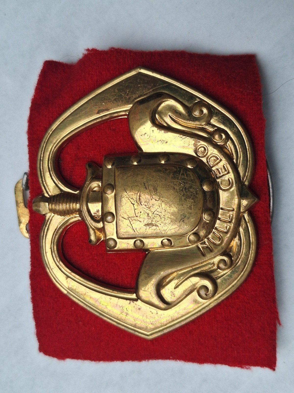 oud baretembleem van de infanterie "NULLI CEDO", Ophalen of Verzenden, Landmacht, Nederland, Embleem of Badge