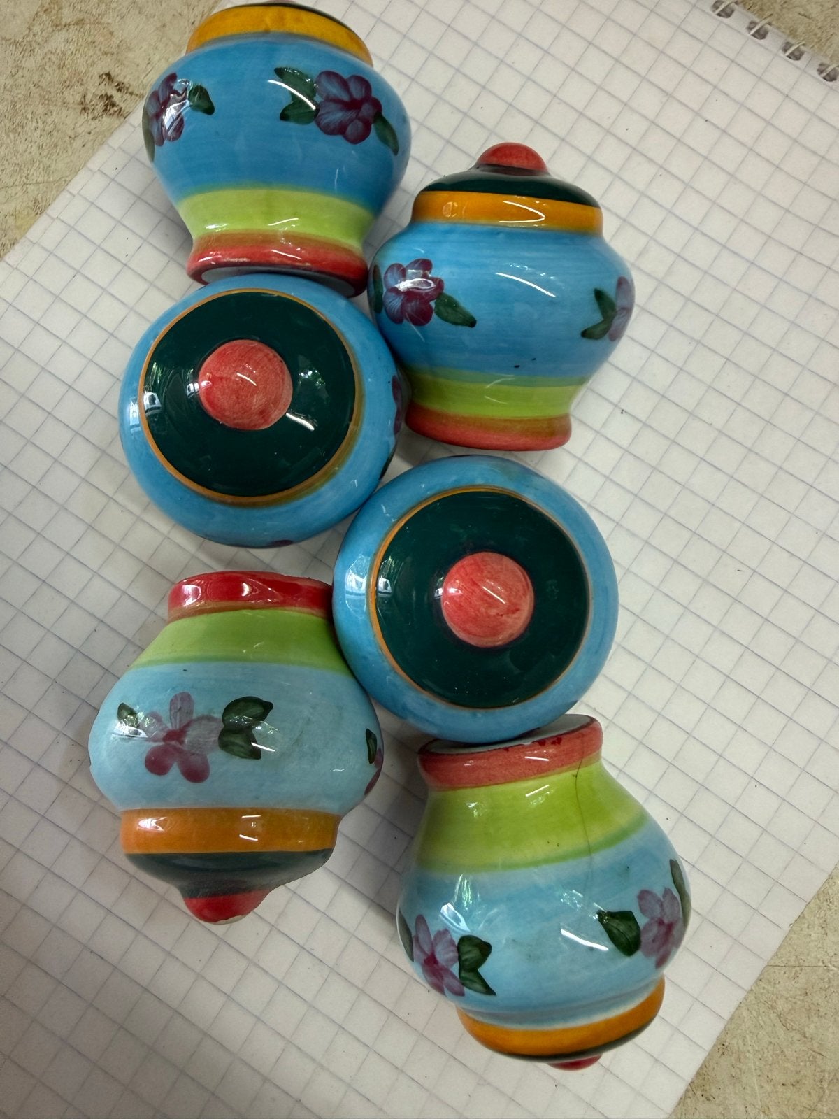 Set van 7  kleurrijke keramische kastknoppen, Gebruikt, Meerkleurig, Overige stijlen, Ophalen of Verzenden
