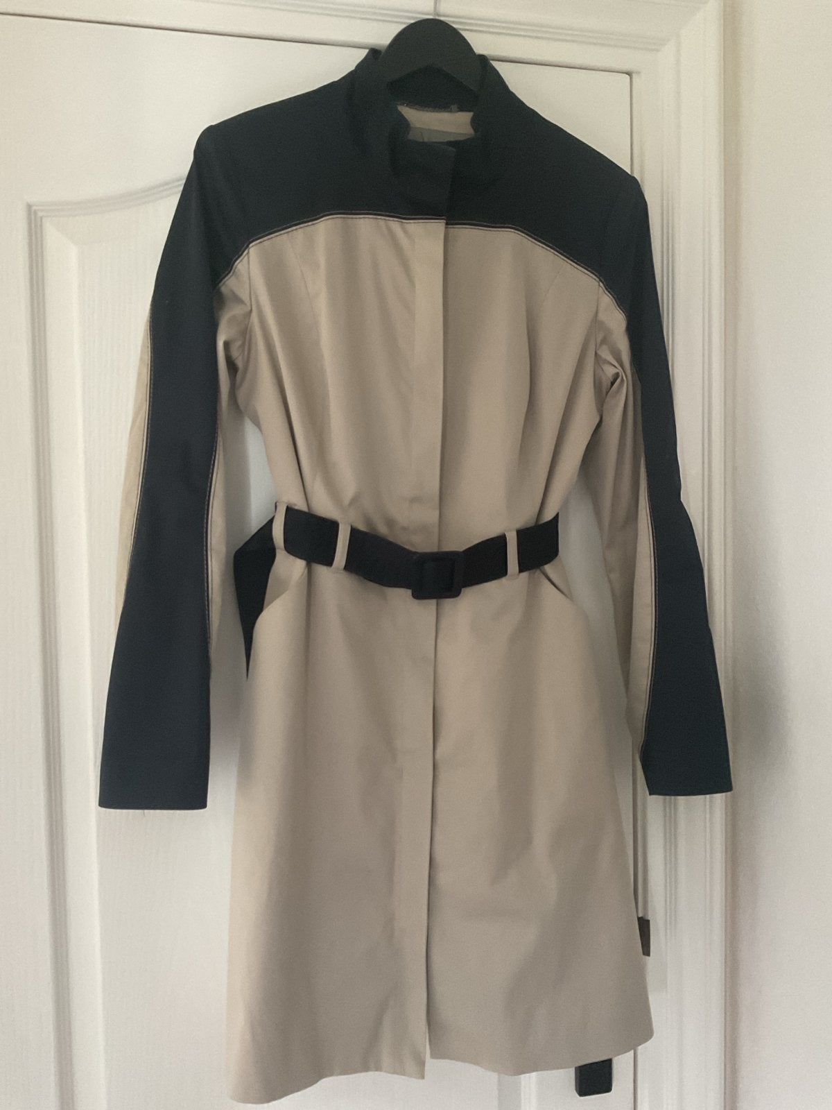 Mart Visser Stijlvolle tweekleurige trenchcoat met ceintuur, Ophalen of Verzenden, Zo goed als nieuw, Maat 38/40 (M), Meerkleurig