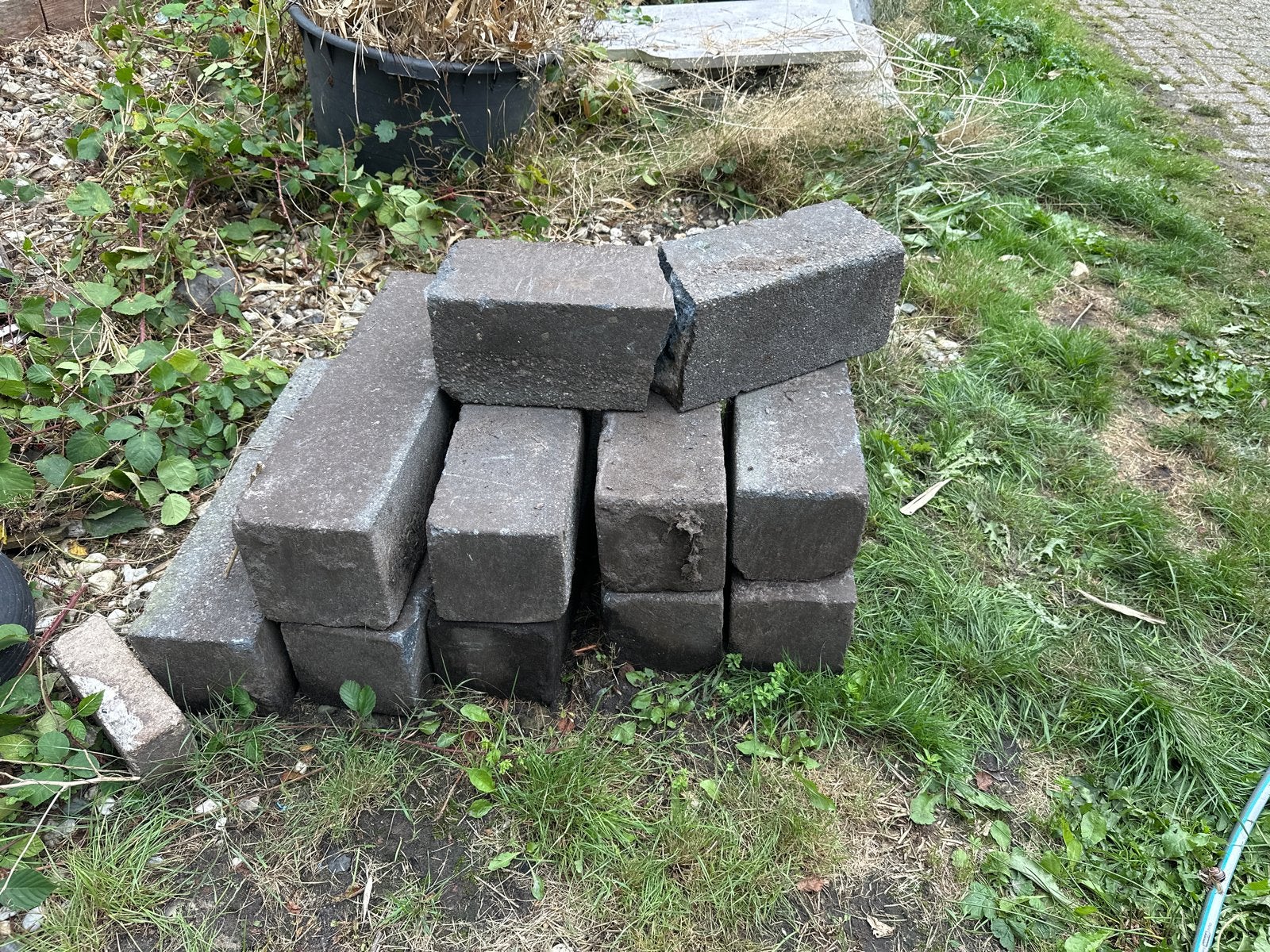 Gebruikte betonnen klinkers - Ideaal voor tuin of oprit, Tuin en Terras, Ophalen, Gebruikt, Klinkers, Minder dan 5 m²