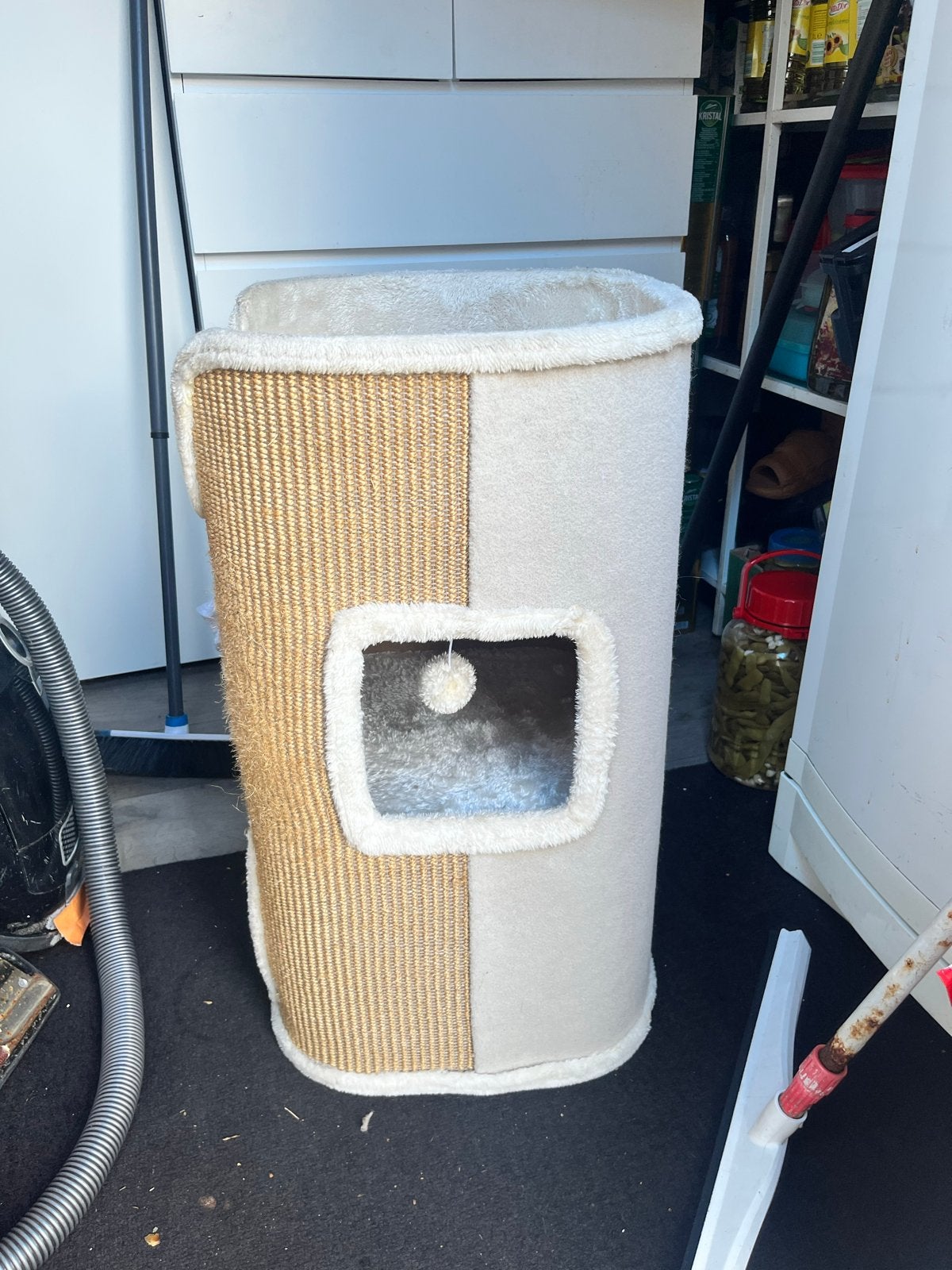 Katten krabpaal / krabton beige met speelbal, Ophalen of Verzenden, Zo goed als nieuw, Krabton