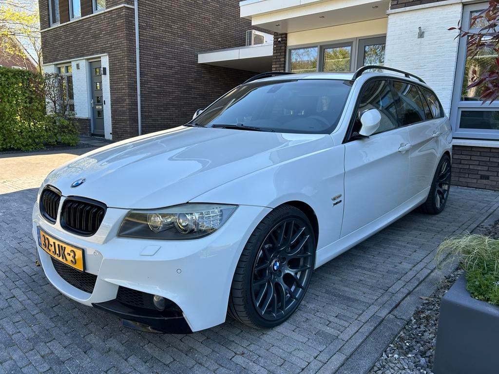 BMW 3-Serie 3.0 I 335i Touring LCI origineel nederlands, Auto's, BMW, Automaat, 1800 kg, Wit, Stationwagon
