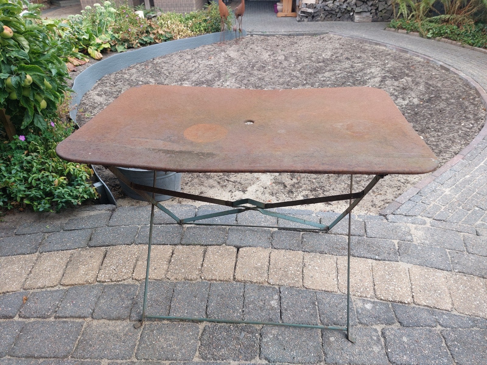 IJzeren (verroeste) opklapbare tuintafel., Ophalen, Gebruikt, Rechthoekig, Metaal