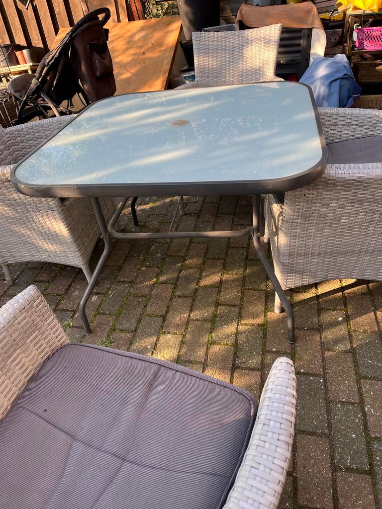 Wicker tuinset met glazen tafel en 4 stoelen, Ophalen of Verzenden, Zo goed als nieuw, Rechthoekig, Wicker