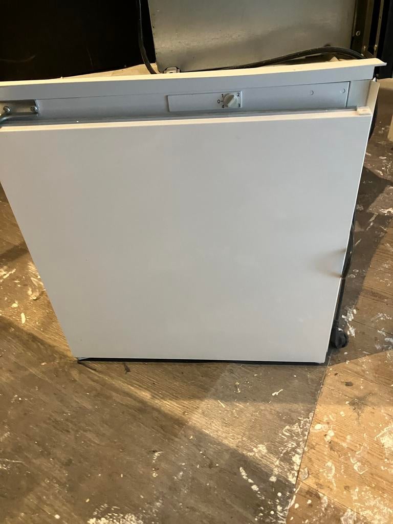 Inbouw koelkast ongeveer 55  55 cm whirlpool, Minder dan 60 cm, Zo goed als nieuw, Inbouw, 160 cm of meer