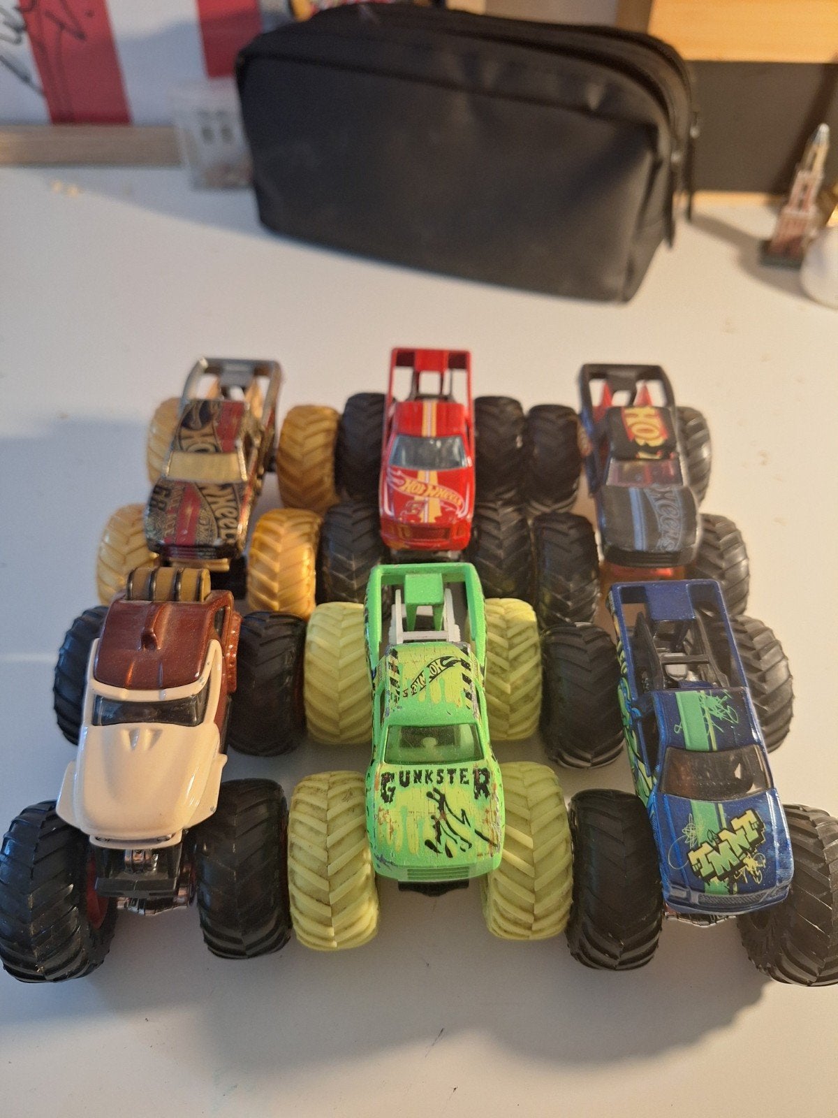 Hot Wheels Monster Trucks - Licht beschadigd, Kinderen en Baby's, Ophalen of Verzenden, Gebruikt