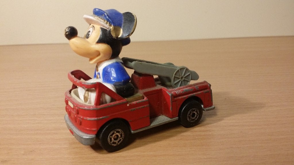 Matchbox Mickey Mouse in Brandweerauto. 1979., Ophalen of Verzenden, Mickey Mouse, Zo goed als nieuw, Beeldje of Figuurtje