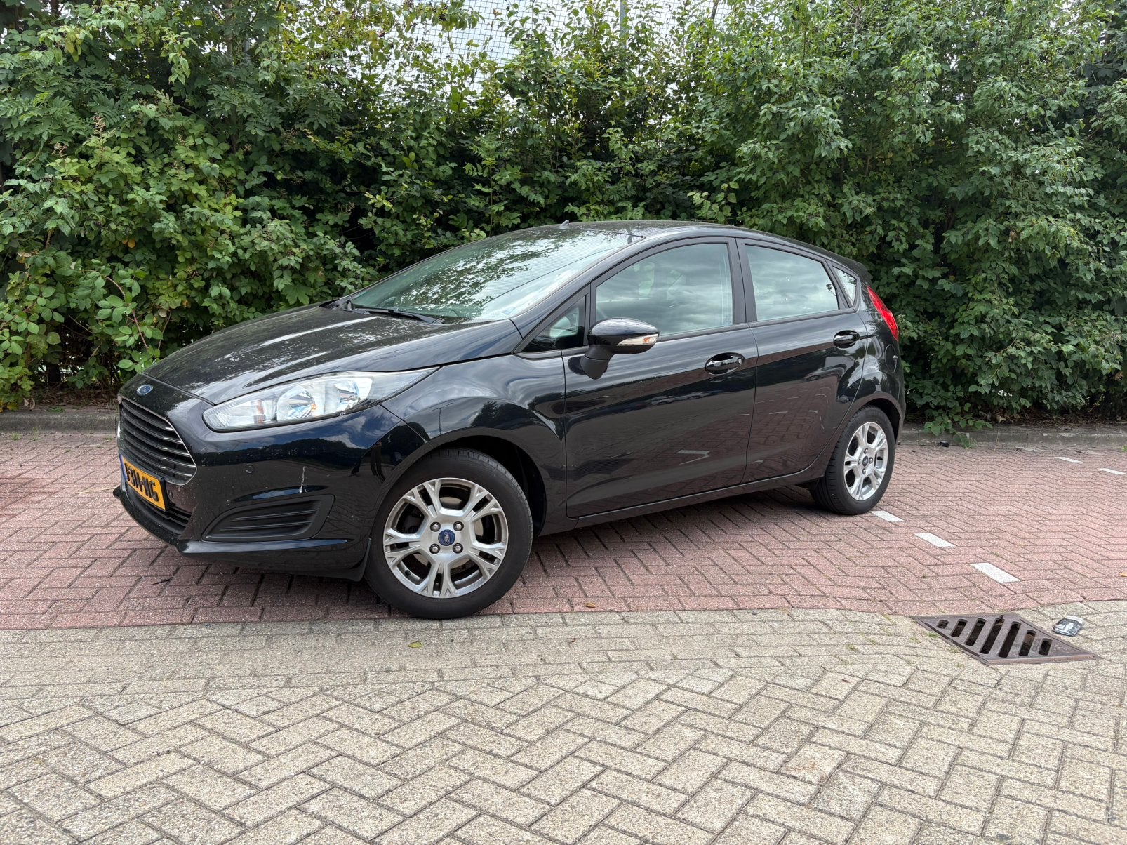 Ford Fiësta 1.0 Ecoboost / Nieuwe Distributieriem, Auto's, Voorwielaandrijving, Euro 5, Stof, 40 €/maand