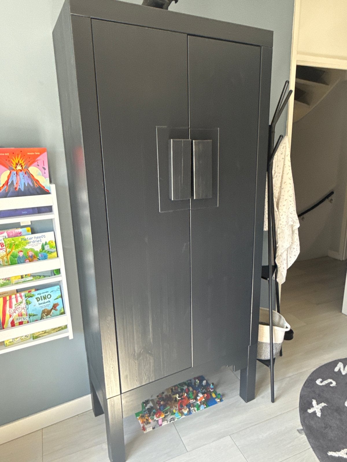 Zwarte houtlook kast met deuren, Ophalen, Gebruikt, 50 tot 100 cm, 150 tot 200 cm