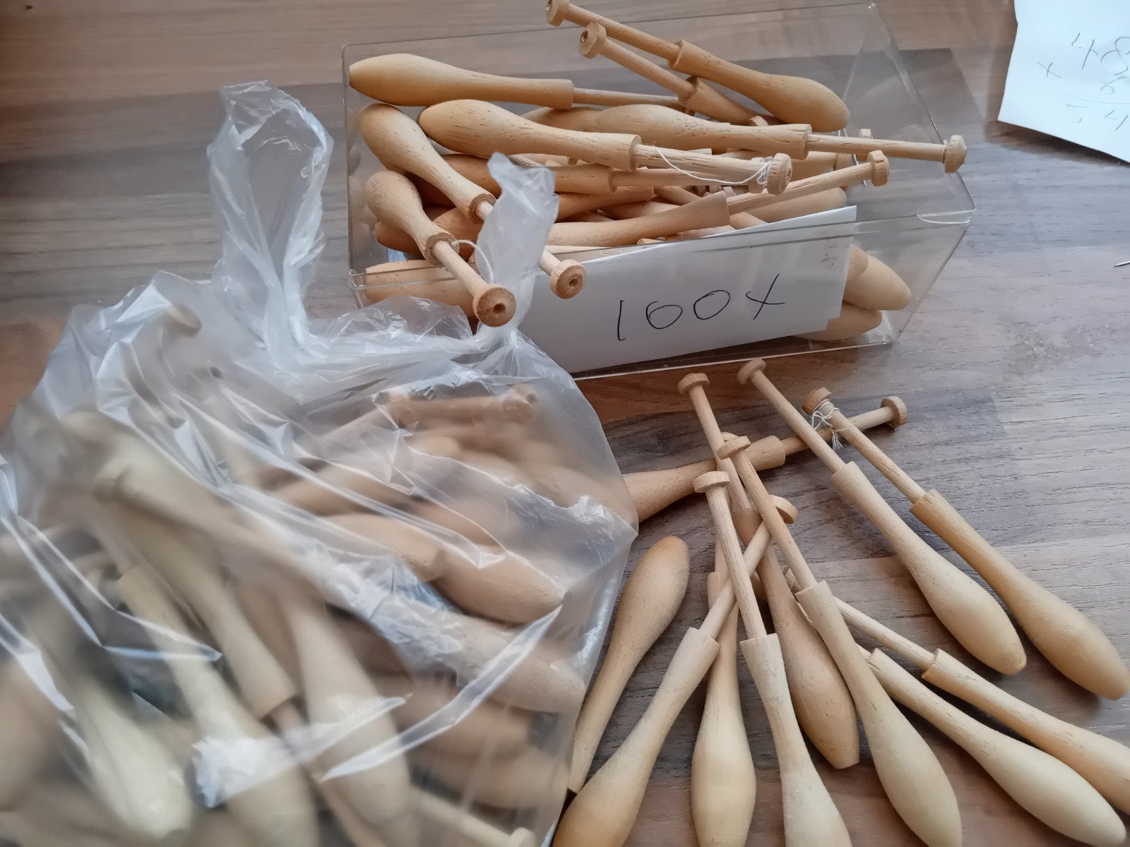 100 Houten klossen voor kantklossen, Ophalen of Verzenden, Zo goed als nieuw, Klos(sen)