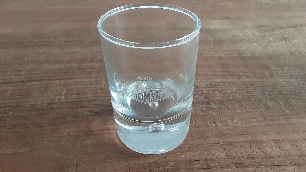 BOOMSMA glaasje met luchtballetje, Ophalen of Verzenden, Zo goed als nieuw, Borrel- of Shotglas