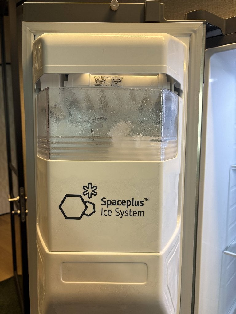 LG Amerikaanse koelkast 635L met ijs- & waterdispenser, Witgoed en Apparatuur, Koelkasten en IJskasten, Krijgsman 1, 1186 DM Amstelveen, Nederland