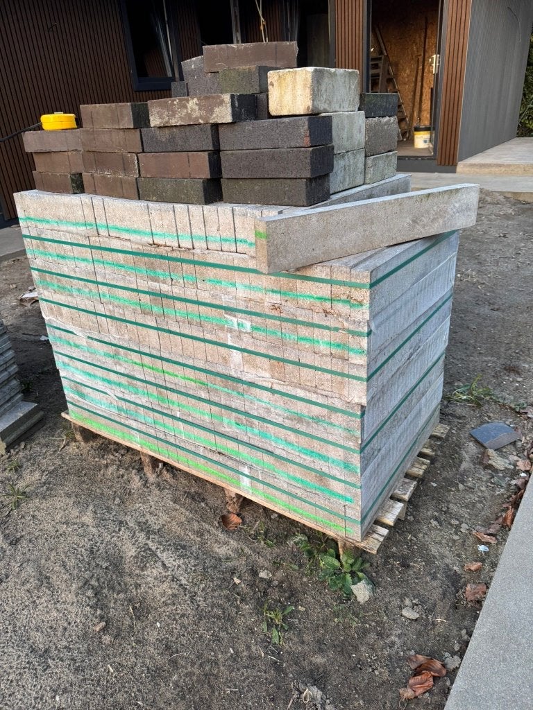 Lichtgrijs baksteen, Doe-het-zelf en Verbouw, Metselstenen, Ophalen, Zo goed als nieuw, Beton