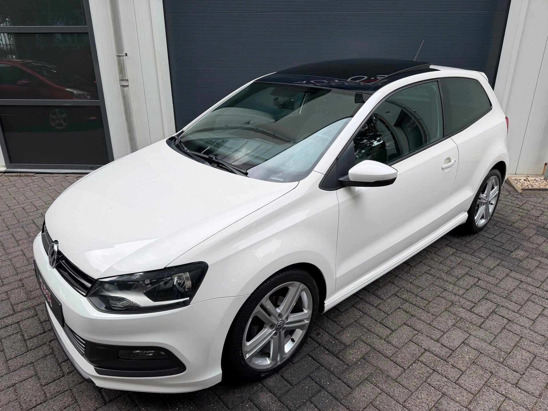Volkswagen Polo 1.2 TSI 3x R-Line 105 Pk Pano/Cruise/Climate, Voorwielaandrijving, Stof, Gebruikt, Zwart