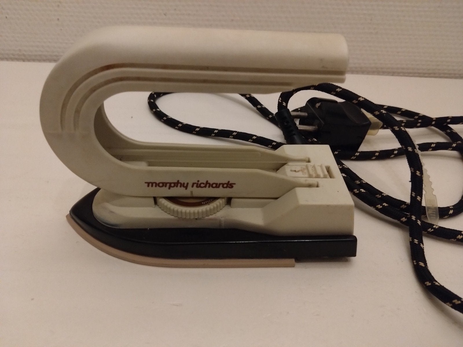 Vintage Morphy Richards Reisstrijkijzer Model 41300, Ophalen of Verzenden, Gebruikt, Strijkijzer met snoer