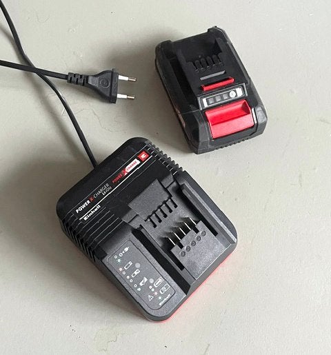 Einhell 18 Volt batterij lader + batterij  voor schroefboor, Ophalen of Verzenden, Gebruikt, Boor- en Schroefmachine