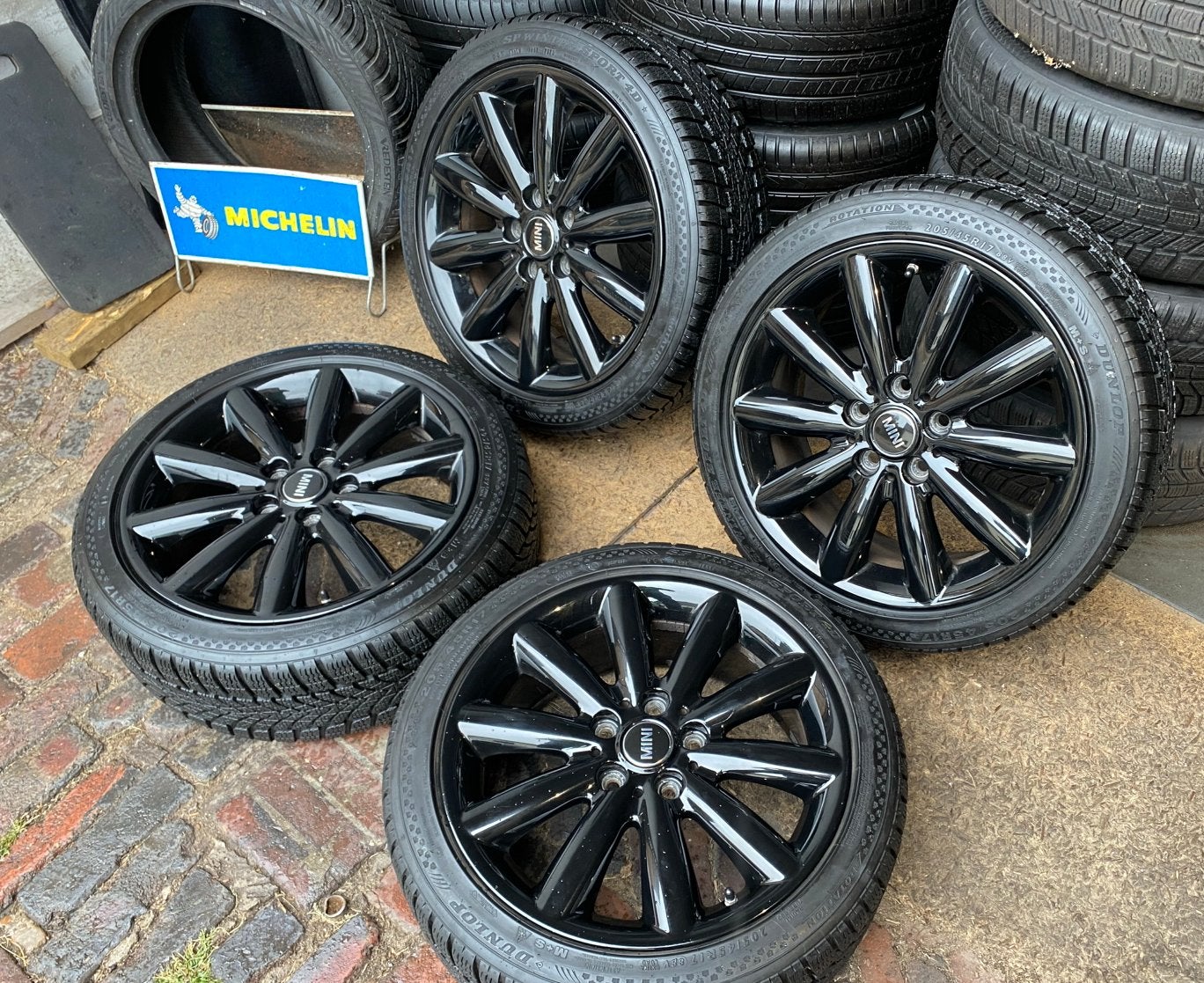 Zwarte 17” Mini F55 499 velgen +205/45 R17 winterbanden 8mm, Banden en Velgen, Nieuw, 17 inch, 205 mm