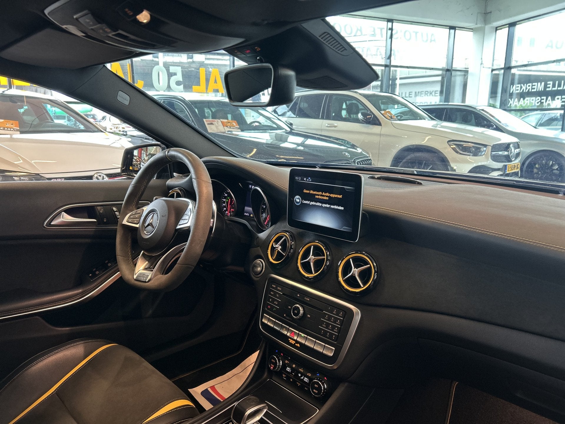 Mercedes-Benz A-Klasse AMG 45 4MATIC Yellow Night 381PK | Pa, Automaat, Gebruikt, 4 cilinders, Zwart