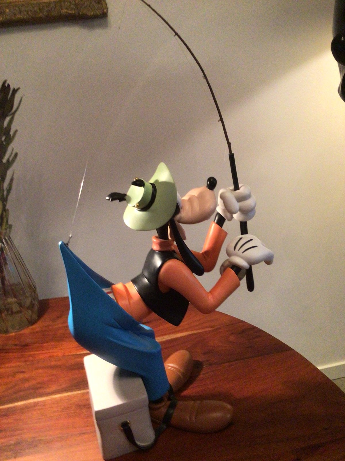 Top Disney beeld, Goofy met zijn hengel, Ophalen of Verzenden, Goofy of Pluto, Beeldje of Figuurtje