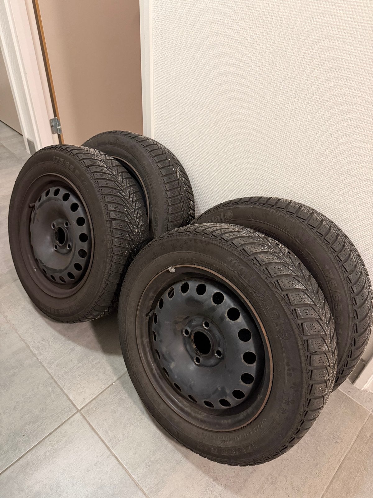 Winterset VW Up Continental 4x100, Auto-onderdelen, Banden en Velgen, Ophalen, 14 inch, Gebruikt, 175 mm