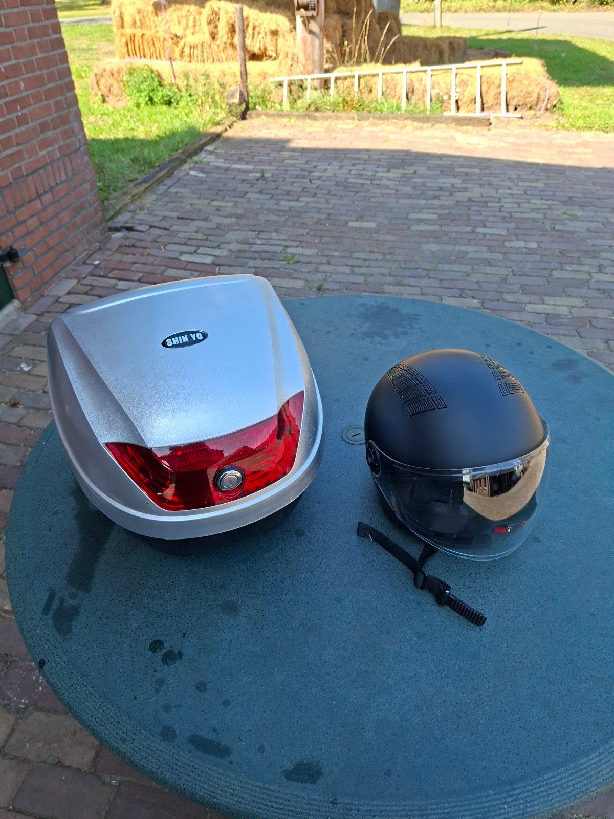 helm en helmkoffer, Ophalen of Verzenden, Zo goed als nieuw