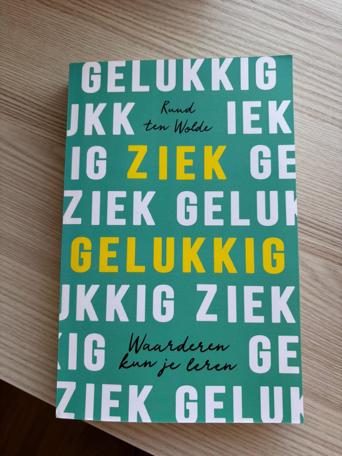 Ziek gelukkig, Boeken, Ophalen of Verzenden, Zo goed als nieuw, Verhalen