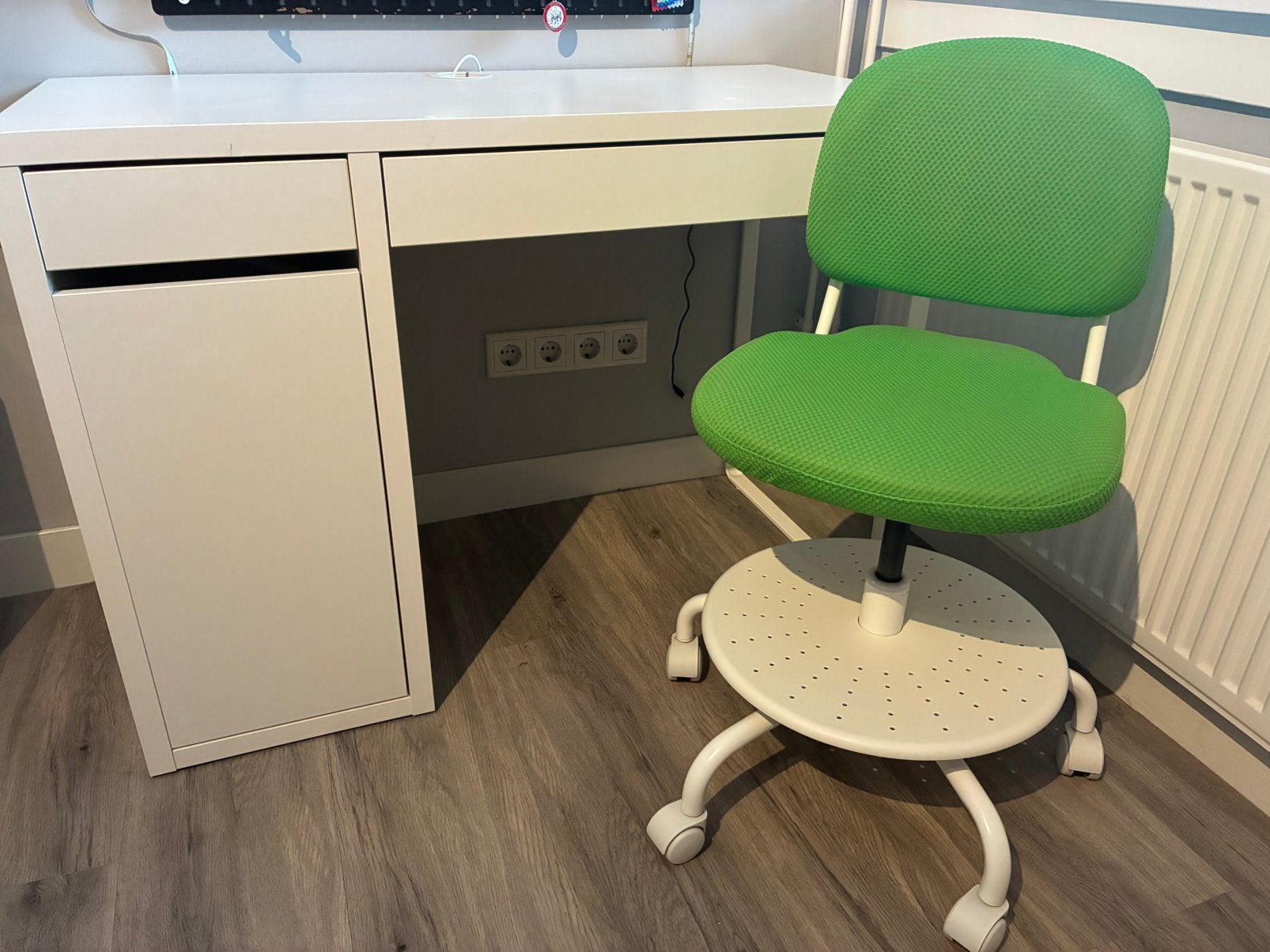 Bureau + stoel, Ophalen, Zo goed als nieuw