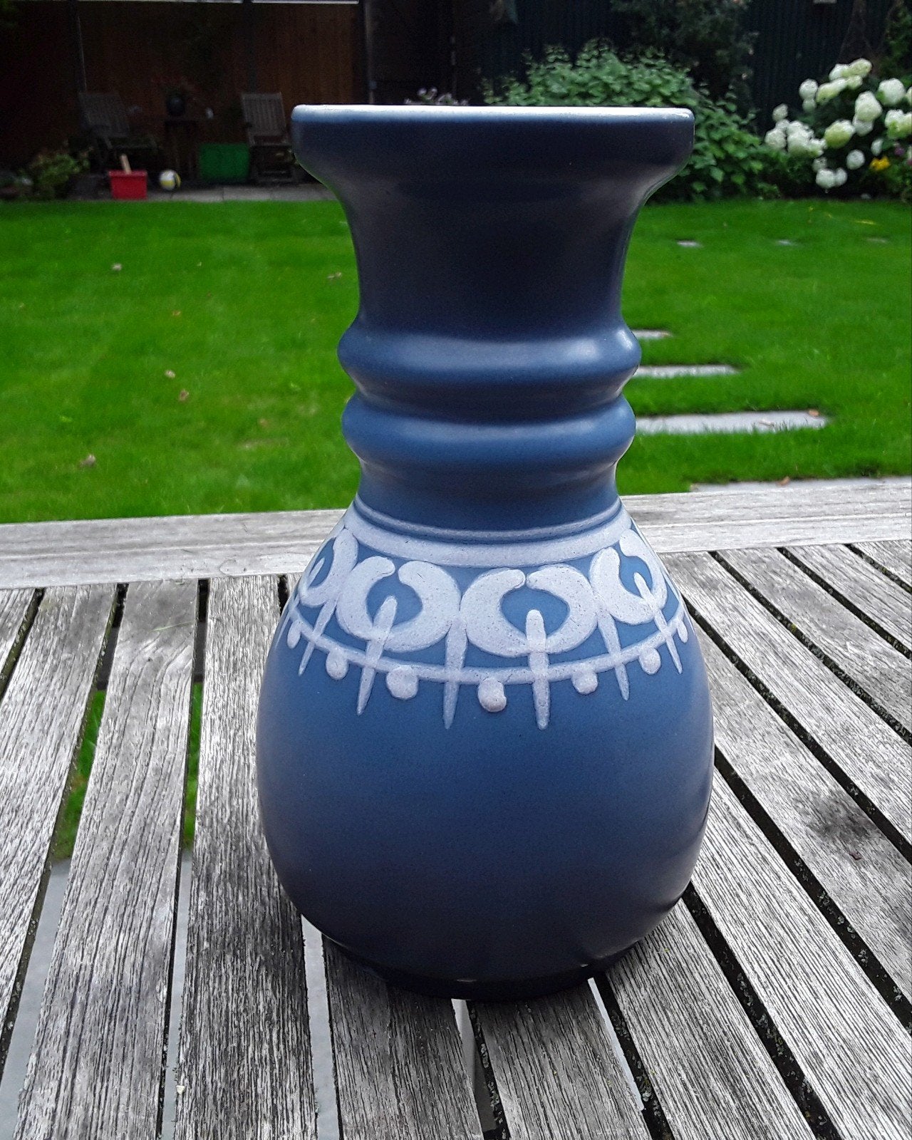 Vintage vaas, Flora Gouda Holland, serie Lotus, Blauw, Natuurlijk materiaal, Ophalen of Verzenden, Zo goed als nieuw