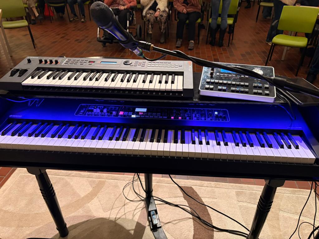 Yamaha MX49 Synthesizer in zeer goede staat + softcase, 49 toetsen, Ophalen of Verzenden, Zo goed als nieuw, Midi-aansluiting