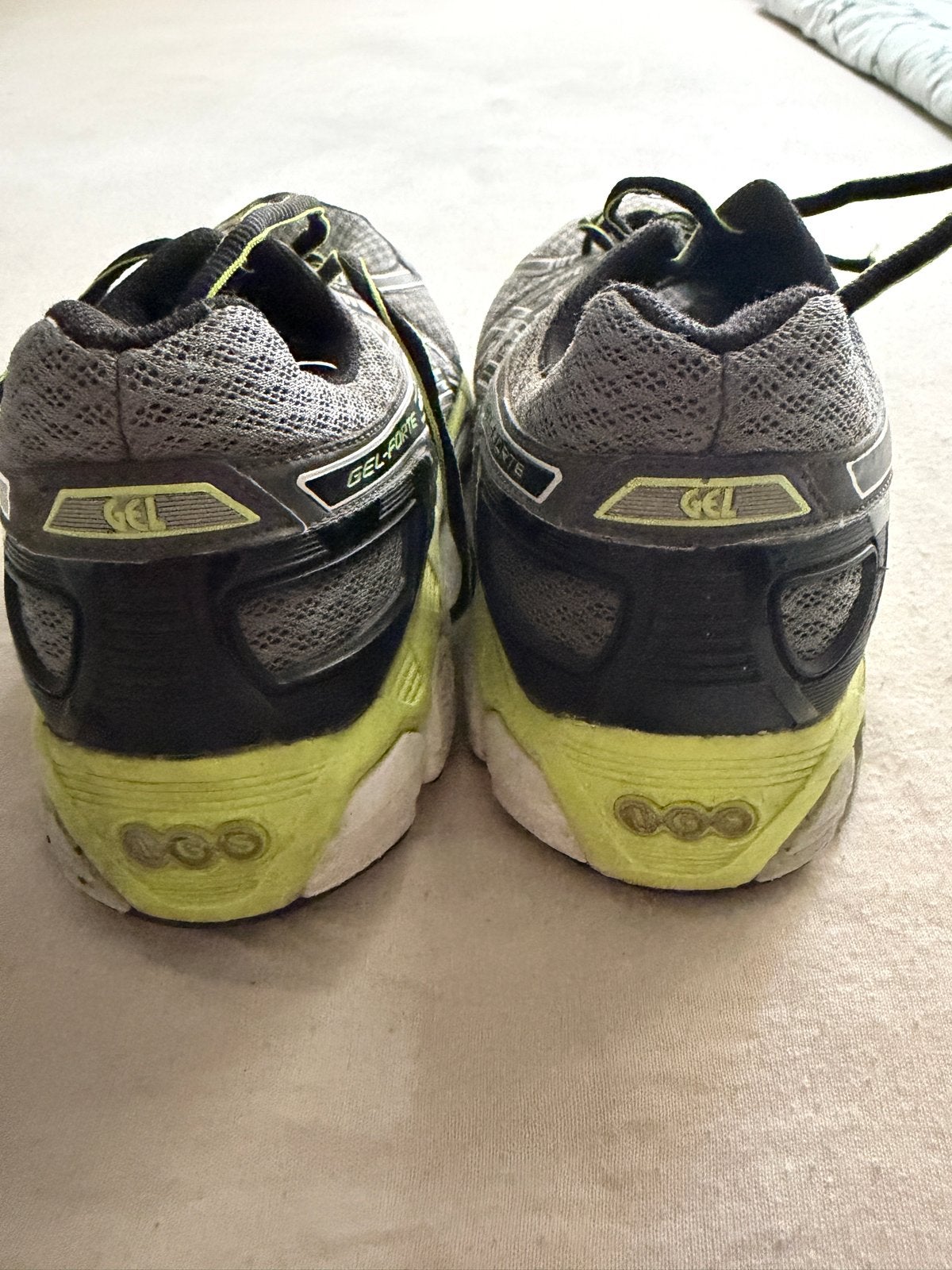 Asics Gel hardloopschoenen - perfecte staat - maat 44, Overige maten, Ophalen of Verzenden, Zo goed als nieuw, Hardlopen of Fietsen