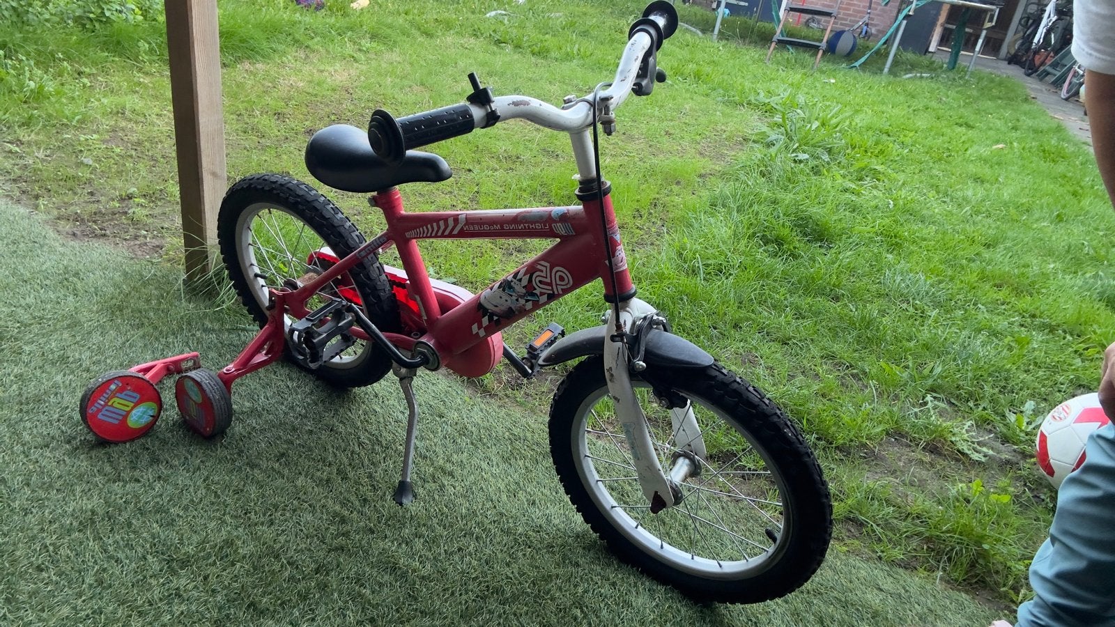 Kinderfiets  met zijwieltjes - 16 inch, Zijwieltjes, Gebruikt, Velgrem, Ophalen of Verzenden