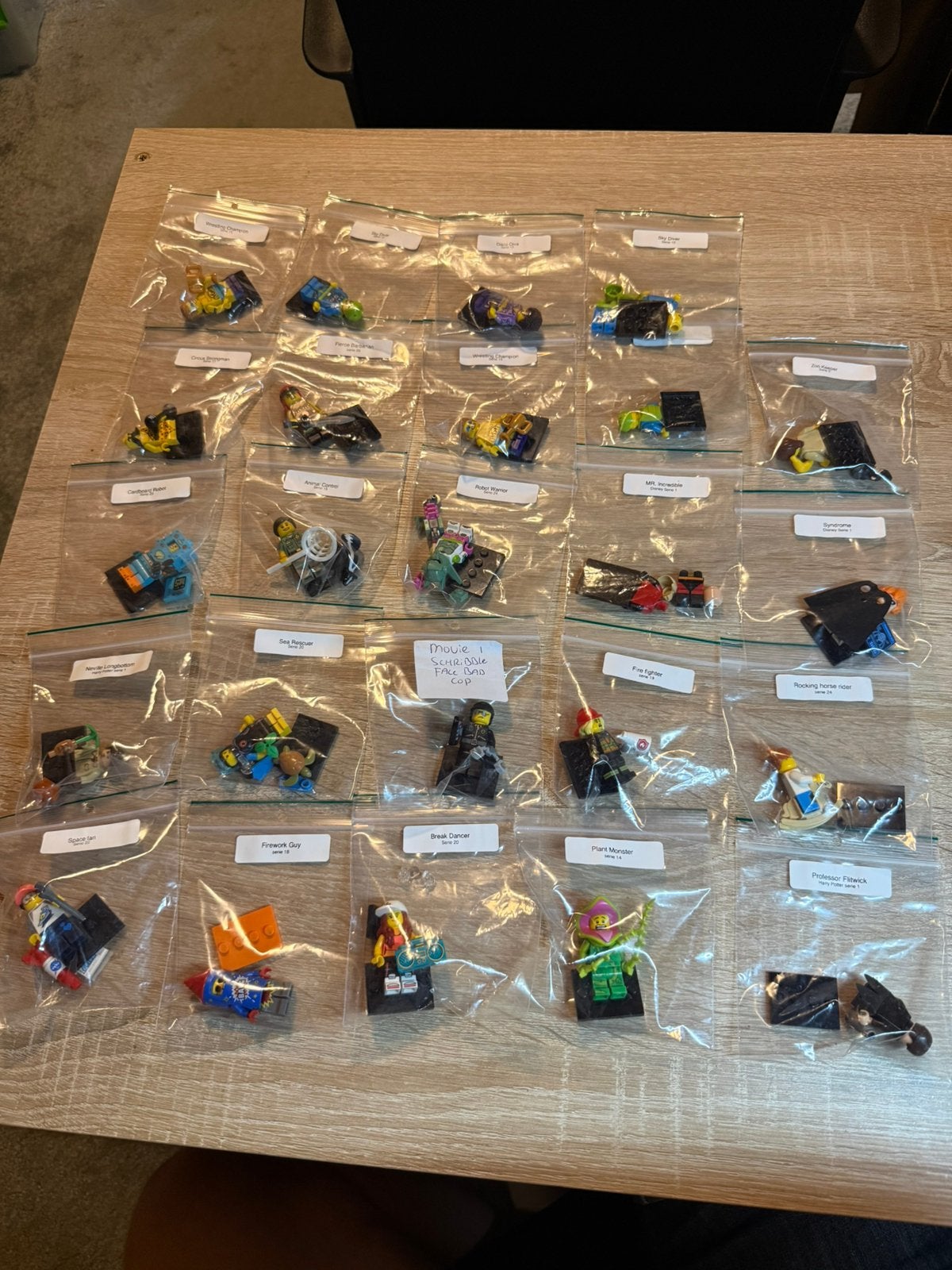GROTE PARTIJ DIVERSE CMF FIGUREN 24x, Kinderen en Baby's, Speelgoed | Duplo en Lego, Lego, Ophalen of Verzenden, Zo goed als nieuw