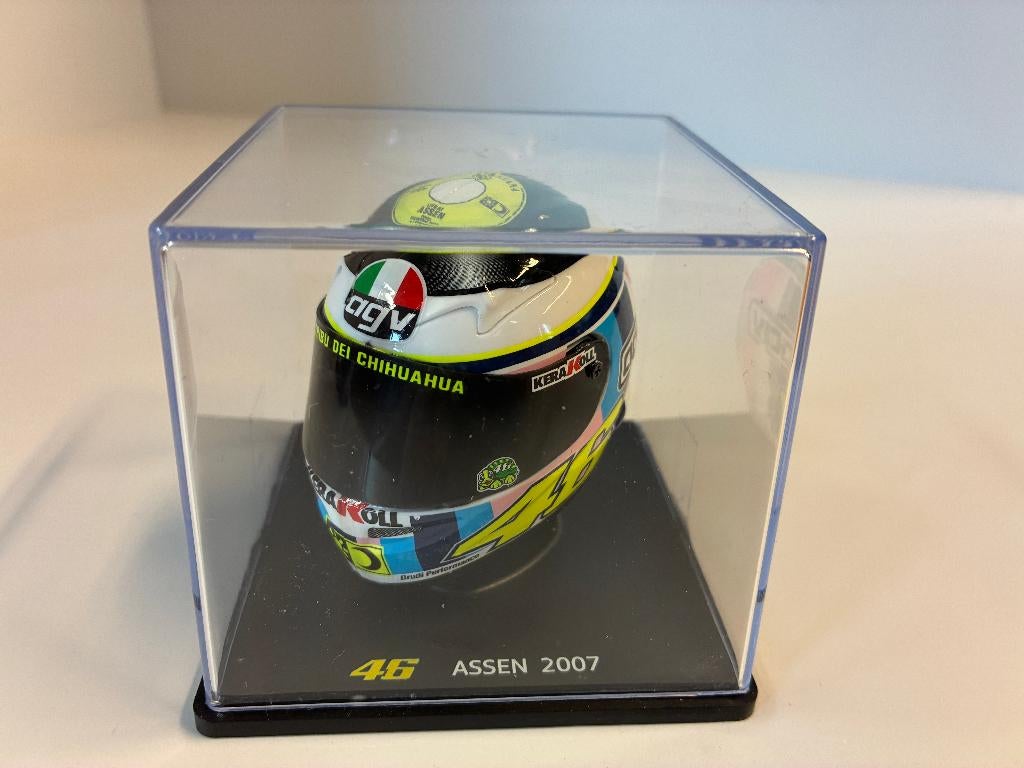 69803: Helm - MotoGP - Valentino Rossi - Assen 2007 - 1:5, Hobby en Vrije tijd, Modelauto's | 1:5 tot 1:12, Overige typen, Zo goed als nieuw