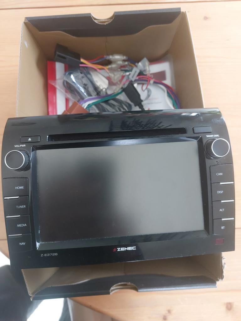 ZENEC Z-E3726 Navigatiesysteem met aansluitset en GPS., Ophalen of Verzenden