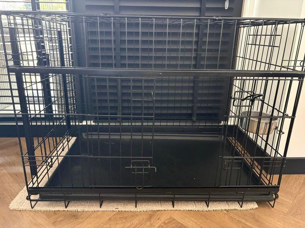 Hondenbench Adori met schuifdeur. 90x70, Dieren en Toebehoren, Hondenbenches, Ophalen, Zo goed als nieuw