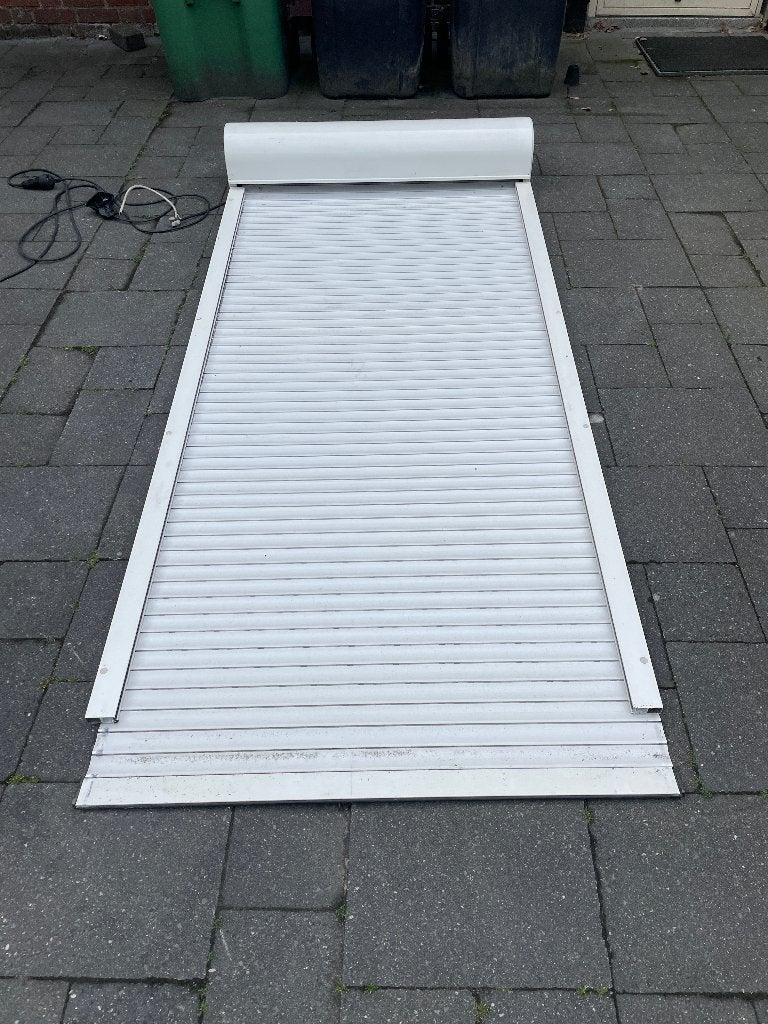 wit electrisch deur rolluik br, 1.10 mtr x 2.31,5 mtr hoog, Doe-het-zelf en Verbouw, Rolluiken, Ophalen, Gebruikt, 100 tot 150 cm