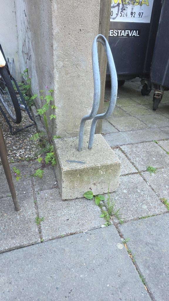 Betonnen fiets parkeersteun, Ophalen, Gebruikt, Overige typen, Onbekend