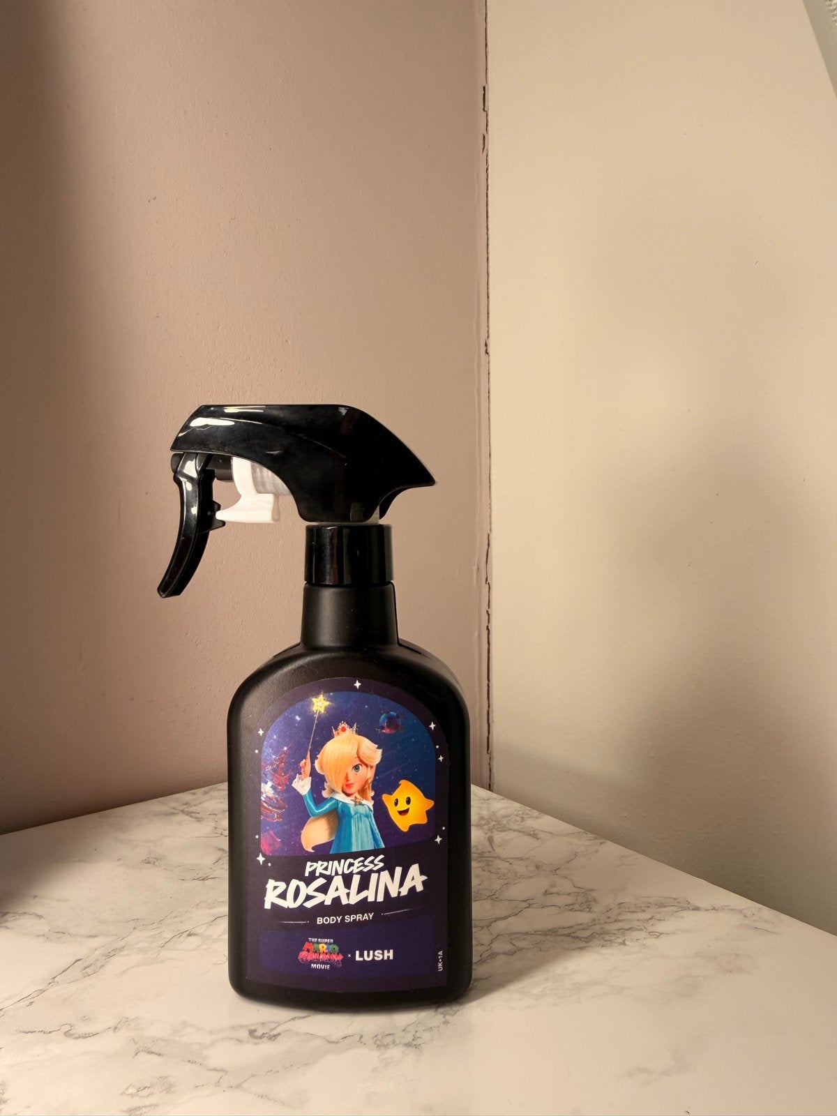 Lush Princess Rosalina Body Spray - Nieuw en Ongeopend, Ophalen of Verzenden, Nieuw, Deodorant of Bodyspray