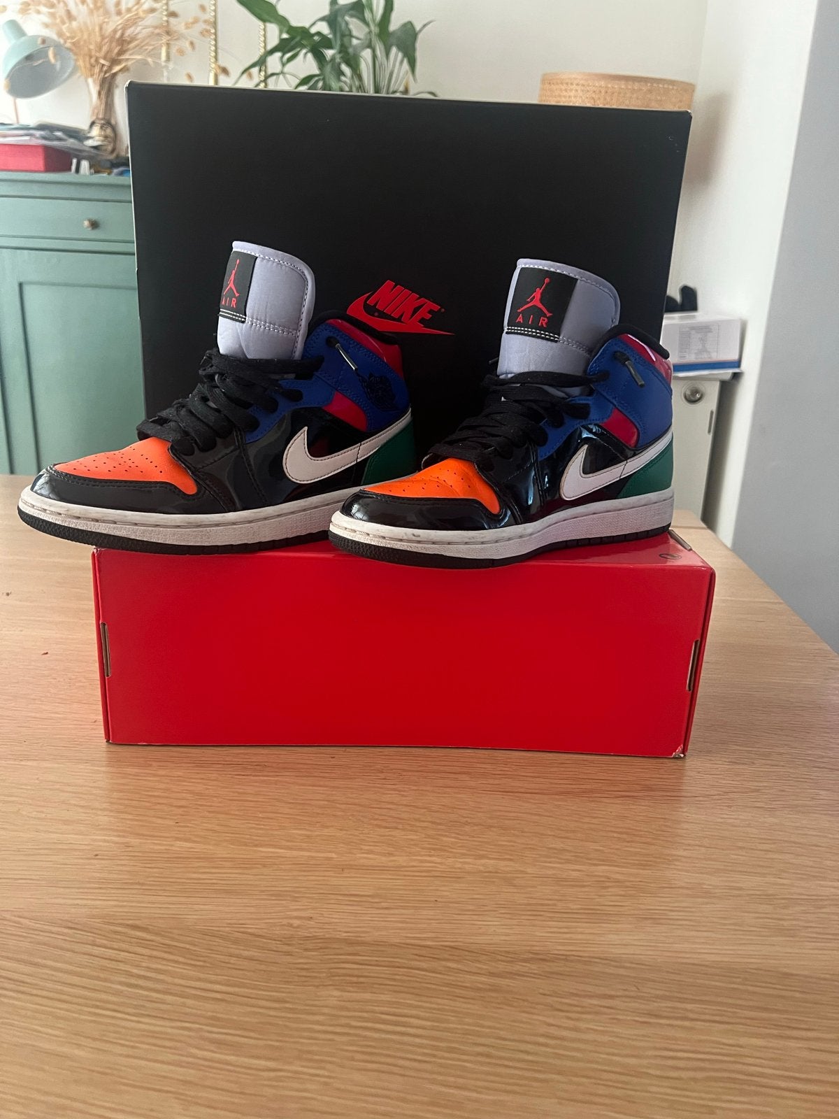 Nike Air Jordan 1 Mid SE GS Multi-Color Maat 36, Kinderen en Baby's, Kinderkleding | Schoenen en Sokken, Zo goed als nieuw, Schoenen