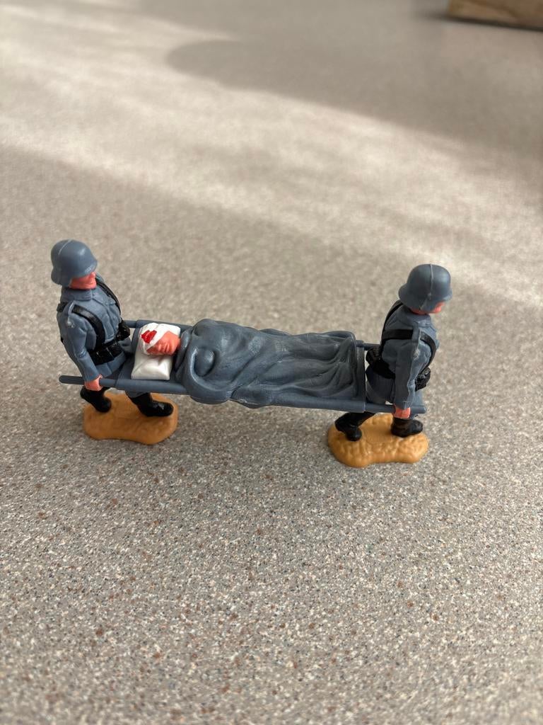 Timpo Toys Duitse hospitaalsoldaten met brancard, Ophalen of Verzenden, Duitsland