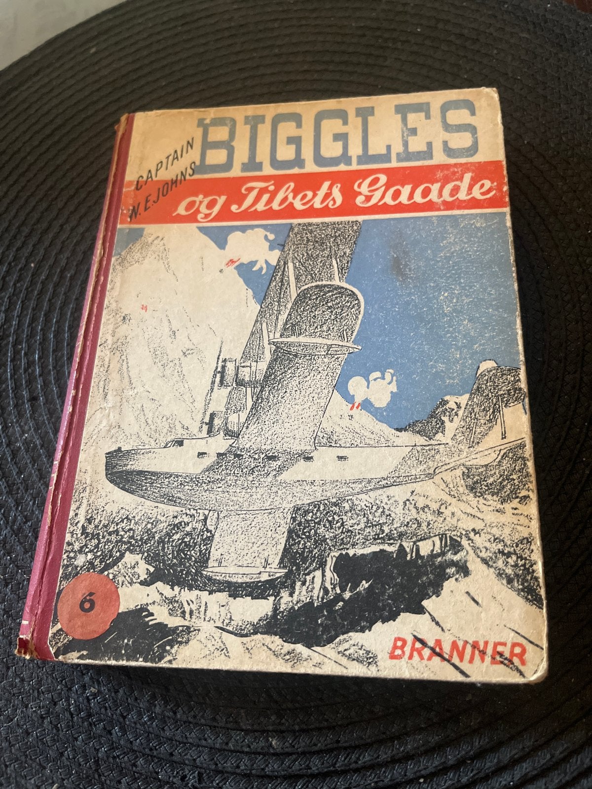 Biggles og Tibets Gaade - Captain W.E. Johns (1948), Boeken, Ophalen of Verzenden, Gelezen