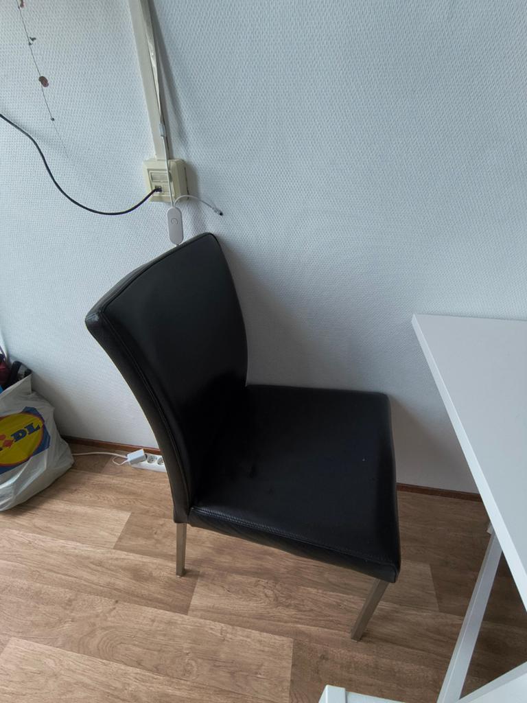 Twee zwarte stoelen - Ophalen in Wageningen/Hoogeveen, Ophalen, Gebruikt, Twee, Zwart